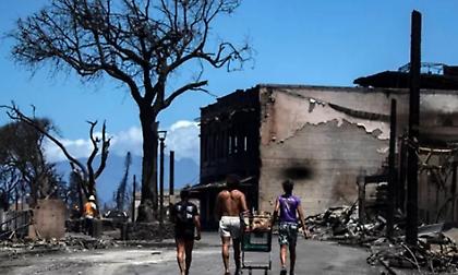 Ο τουρισμός στη Χαβάη, προκαλεί οργή μετά τις καταστροφές από τη φωτιά