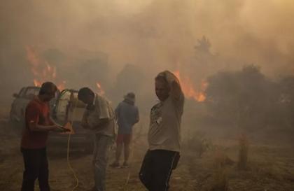 Φωτιά στη Ρόδο: Το «ευχαριστώ» του Γερμανού πρέσβη στην Πυροσβεστική για την προστασία των τουριστών