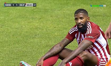 Η αποβολή του Ροντινέι στα τελευταία λεπτά της αναμέτρησης του Ολυμπιακού με την Γκενκ