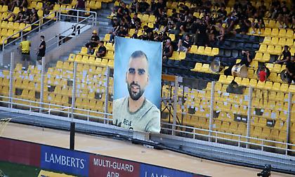 ΑΕΚ: Πανό του Μιχάλη Κατσούρη στο πέταλο της Original 21