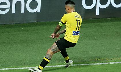 Στον Μιχάλη αφιέρωσε το γκολ ο Αραούχο: Σήκωσε φανέλα με το όνομά του και σχημάτισε το «Μ»!