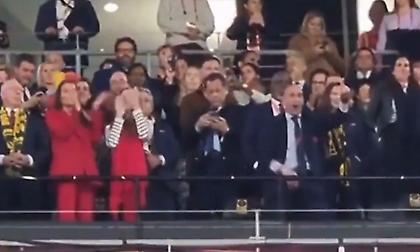 Σάλος με τον πρόεδρο της ισπανικής ομοσπονδίας: Έπιανε τα γεννητικά του όργανα στους πανηγυρισμούς!