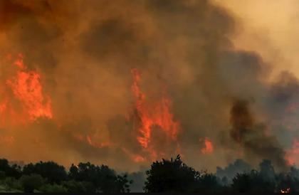 Εκκενώνεται η Φυλή - Μήνυμα από το 112 - Μάχη για να μην περάσει η φωτιά στην Πάρνηθα!