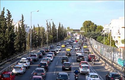 Ανατροπή νταλίκας στον Κηφισό: Αποκαταστάθηκε η κυκλοφορία