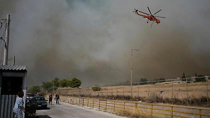 Φωτιά στην Πάρνηθα: Στο στρατόπεδο Καποτά οι φλόγες