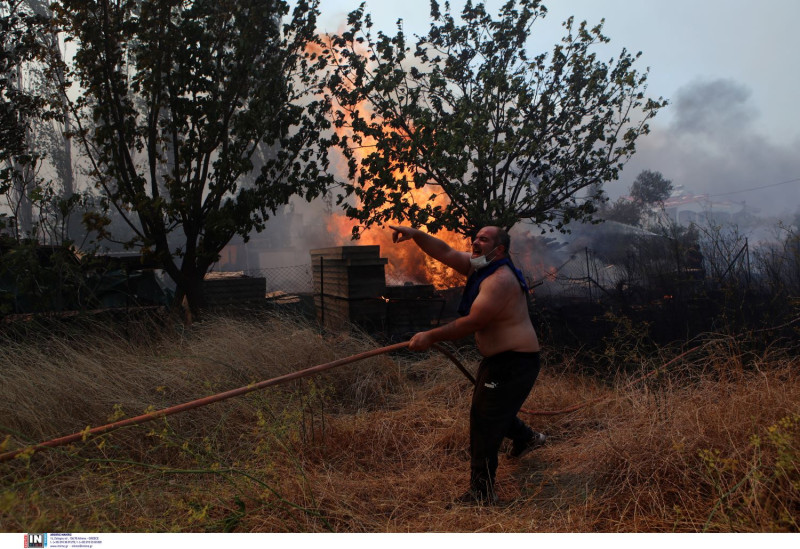 Πάρνηθα: Στον εθνικό δρυμό μπήκε η φωτιά, προς το καζίνο