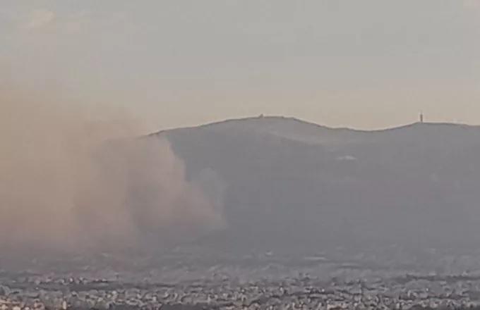 Καλυμμένος με καπνό ο ουρανός της Αθήνας