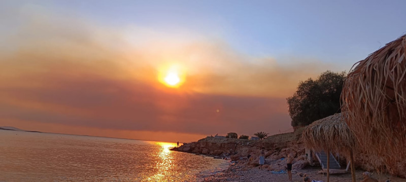 Καλυμμένος με καπνό ο ουρανός της Αθήνας