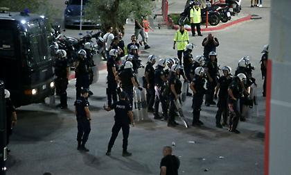 Ένταση με οπαδούς του Ολυμπιακού και ΜΑΤ έξω από το «Καραϊσκάκη»