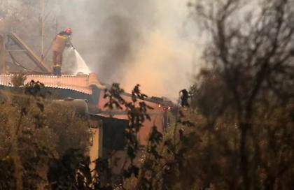Μαίνεται ανεξέλεγκτο για έκτη μέρα το μέτωπο της φωτιάς στον Έβρο