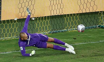 «Ήρωας» Χόβαν απέκρουσε πέναλτι του Φαν Βέερτ και διατήρησε το προβάδισμα του Πανσερραϊκού!