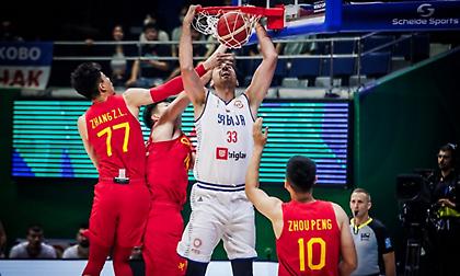 «Πάτησε» με κατοστάρα την Κίνα στην πρεμιέρα η Σερβία