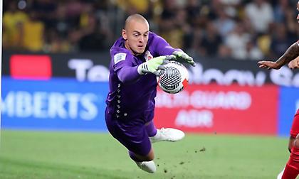 Άντριαν Χόβαν: Ποιος είναι ο γκολκίπερ που έστησε μπλόκο στην ΑΕΚ