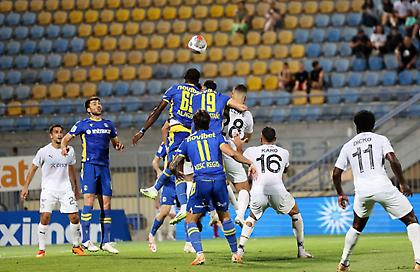 Το ευχάριστο κλίμα πριν τη σέντρα και οι πανηγυρισμοί στο φινάλε: Η παρακάμερα του Αστέρας-ΟΦΗ