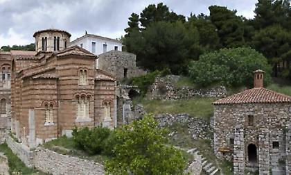 Μονή Οσίου Λουκά: Εγκρίθηκαν οι πιστώσεις για τις αναγκαίες επεμβάσεις αποκατάστασης μετά τη φωτιά