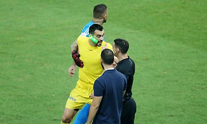 Έξω φρενών μετά την αποβολή του ο Τσιντώτας, έφυγε βρίζοντας για τα αποδυτήρια