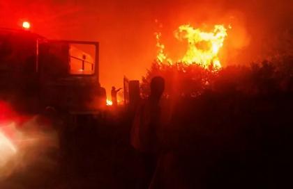 Ολονύχτια μάχη της Πυροσβεστικής με τις αναζωπυρώσεις σε Έβρο και Ροδόπη