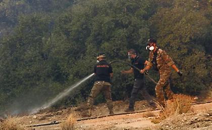 Φωτιά στο Βαρόσι της Έδεσσας: Επιχειρούν επίγειες και εναέριες δυνάμεις