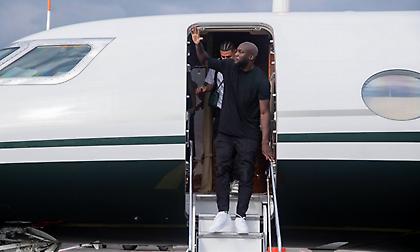 Οι οπαδοί της Ρόμα έσπασαν παρκαρισμένα αμάξια στην… αποθεωτική υποδοχή για Λουκάκου!