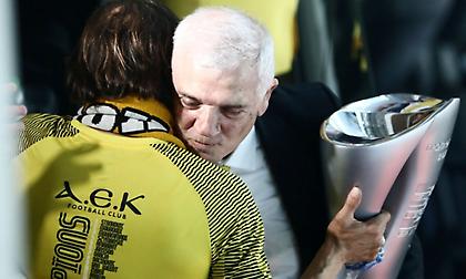 Στα αποδυτήρια της ΑΕΚ ο Μελισσανίδης: Αγκάλιασε και φίλησε τον Αλμέιδα