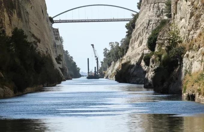Πλοίο προσέκρουσε στον δίαυλο της διώρυγας της Κορίνθου