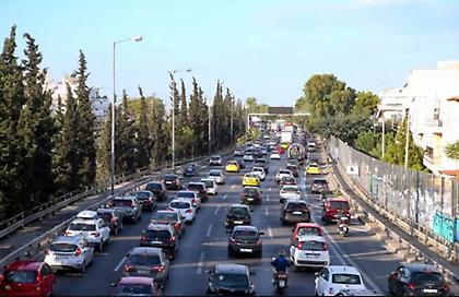 Mποτιλιάρισμα στην κάθοδο της Κηφισού λόγω έργων