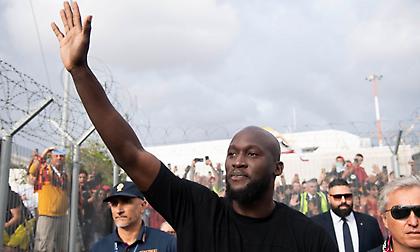 Ξεκίνησε προπονήσεις με τη Ρόμα ο Λουκάκου - Η πρώτη φωτογραφία με τα «τζιαλορόσι»