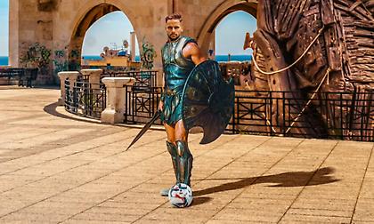 Ανακοίνωσε Χατζηδιάκο με... πανοπλία και Δούρειο Ίππο η Κάλιαρι!