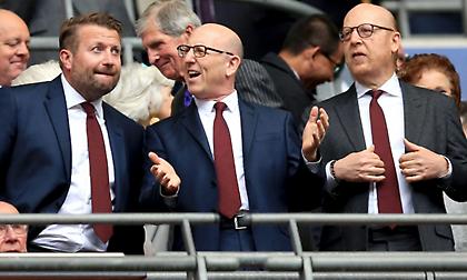 Βγάζει το πωλητήριο από τη Μάντσεστερ Γιουνάιτεντ η οικογένεια Γκλέιζερ