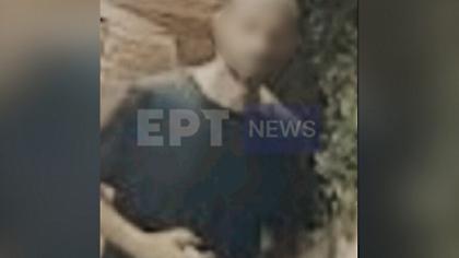 Βίντεο από τη στιγμή που άνδρας επιτίθεται με σύριγγα σε κοπέλα στην Καισαριανή