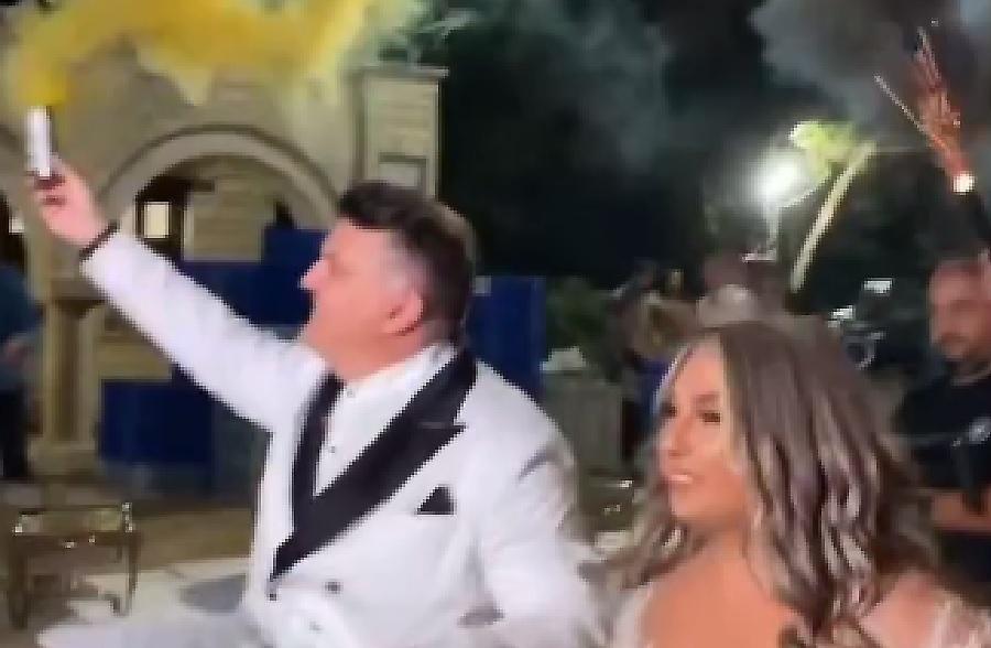 ΑΕΚτζήδικο χρώμα στον γάμο του Γιάννη Καψάλη: Κιτρινόμαυρα καπνογόνα και «Freed from desire»