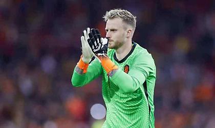 Ετοιμάζει Φλέκεν κάτω από τα δοκάρια για το ματς με την Ελλάδα ο Κούμαν