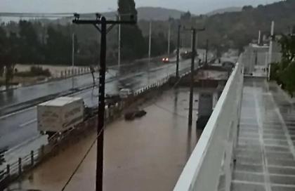 Έκλεψαν φορτηγό στο Βόλο εν μέσω σφοδρής νεροποντής
