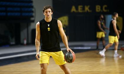 Κερδίζει συμβόλαιο στην ΑΕΚ ο Πιλάβιος