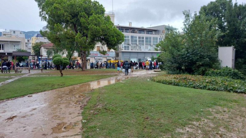 Βόλος: Ουρές για πόσιμο νερό