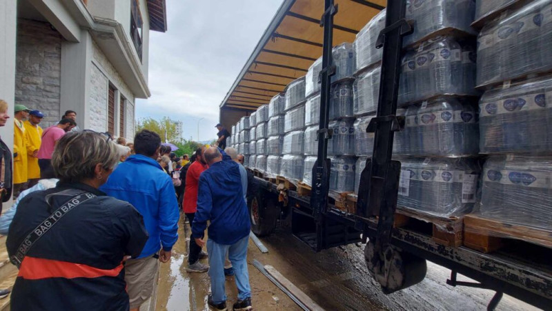 Βόλος: Ουρές για πόσιμο νερό