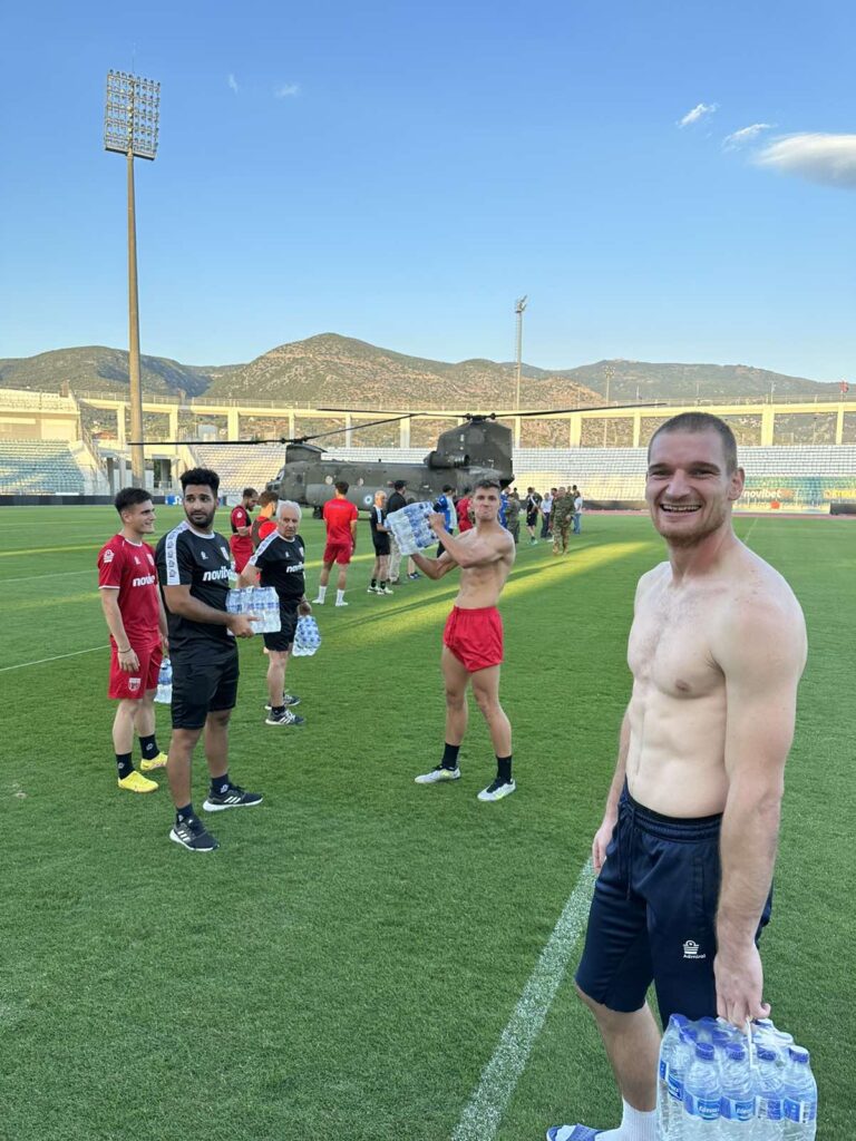 Βόλος: Γέμισαν ένα σινούκ με είδη πρώτης ανάγκης