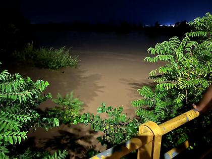 Συναγερμός για την υπερχείλιση του Πηνειού - Μάχη των σωστικών συνεργείων για τους εγκλωβισμένους