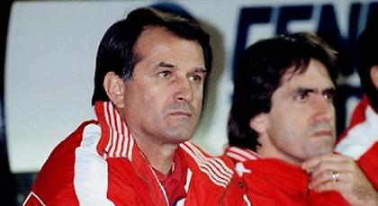 To… πεντάστερο ντεμπούτο του Μπάγεβιτς σήμανε το ξεκίνημα της «ερυθρόλευκης» αυτοκρατορίας