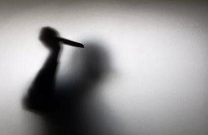 Άγιος Παντελεήμονας: Αντρας μαχαίρωσε τη σύντροφό του