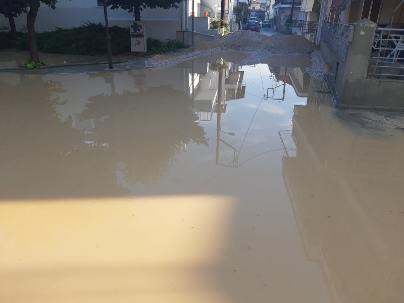 Ανησυχία για το «φουσκωμένο» Πηνειό