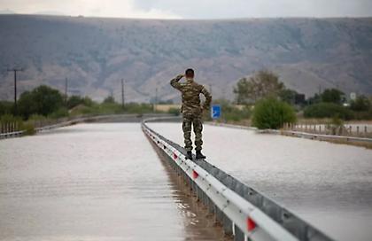 Μεταμεσονύχτια σύσκεψη στην Πυροσβεστική Υπηρεσία Λάρισας για τον Πηνειό