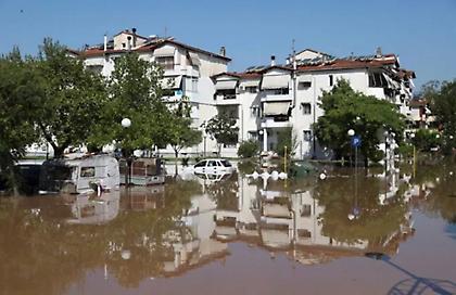 Αρτοποιός: Στα 3 μέτρα το νερό στα προάστια της Λάρισας – Ανησυχία για Καρδίτσα και Τρίκαλα