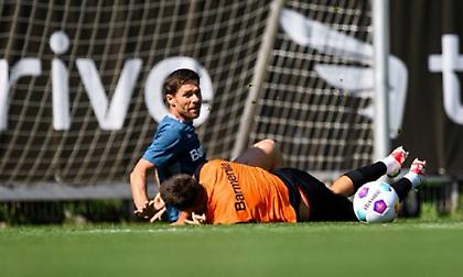 Τον δίδαξε… δίνοντάς του τα πόδια στο χέρι: Ο Αλόνσο σώριασε 16χρονο στην προπόνηση της Λεβερκούζεν!