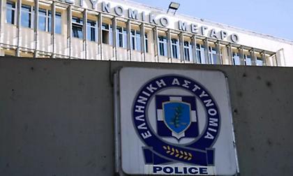 Θεσσαλονίκη: Ο αστυνομικός σκότωσε την πρώην σύζυγό του στον διάδρομο της πολυκατοικίας