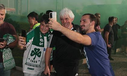 «Πρωταθλητή σε θέλουμε Παναθηναϊκέ»: Αποθέωση στο Αγρίνιο για παίκτες και Γιοβάνοβιτς!