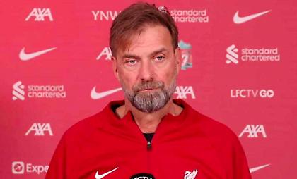 Εκνευρίστηκε σε ερώτηση για Σαλάχ ο Κλοπ: «Με δουλεύετε; Δεν μπορείτε να περιμένετε ως τον χειμώνα;»