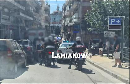 Άγρια συμπλοκή στο κέντρο της Λαμίας σαράντα νεαρών με λοστάρια και καδρόνια!