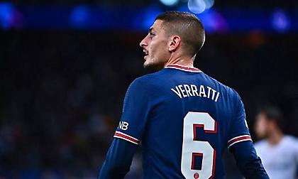Αποχαιρετά τον Βεράτι πριν την έναρξη της αποψινής αναμέτρησης με τη Νις η Παρί Σεν Ζερμέν