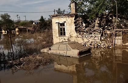 Συνεχίζεται η προσπάθεια για την αποκατάσταση των ζημιών στη Λάρισα